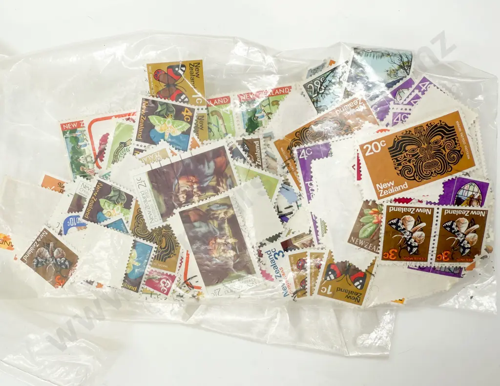Large Qty of Assorted Loose Stamps and Envelopes Image 1++