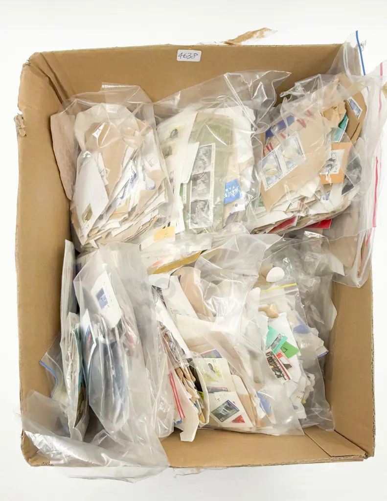 Large Qty of Assorted Loose Stamps and Envelopes Image 1++