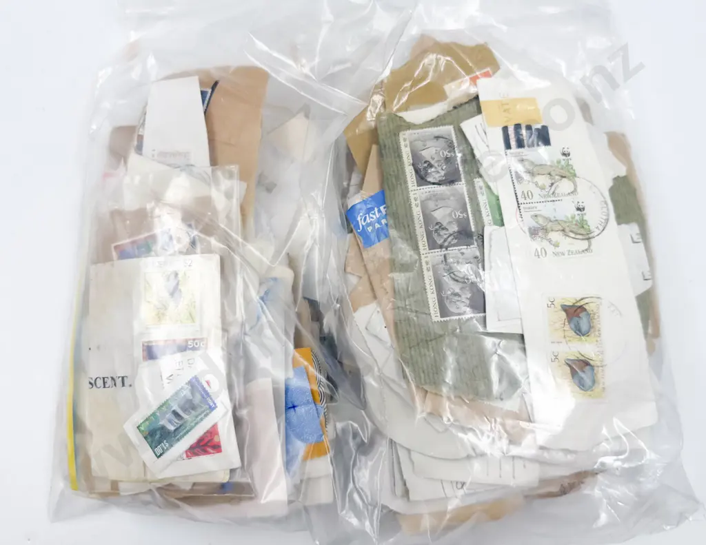 Large Qty of Assorted Loose Stamps and Envelopes Image 1++