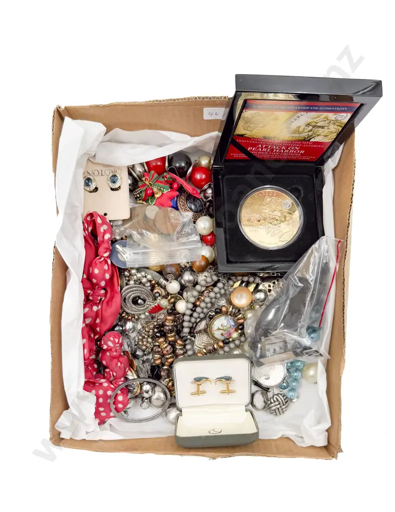 Qty of Assorted Costume Jewellery with Comm. Coin Image 1++