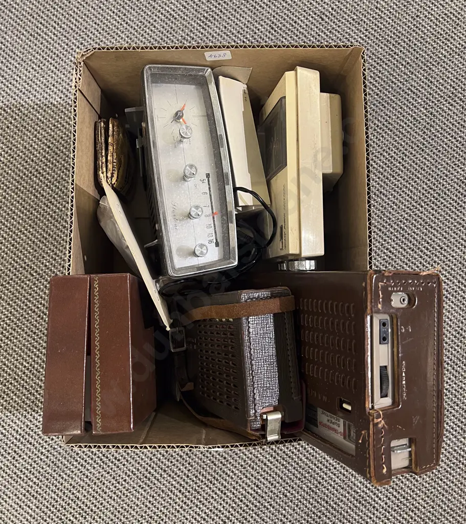 Qty of Assorted Vintage Radios etc. Image 1++