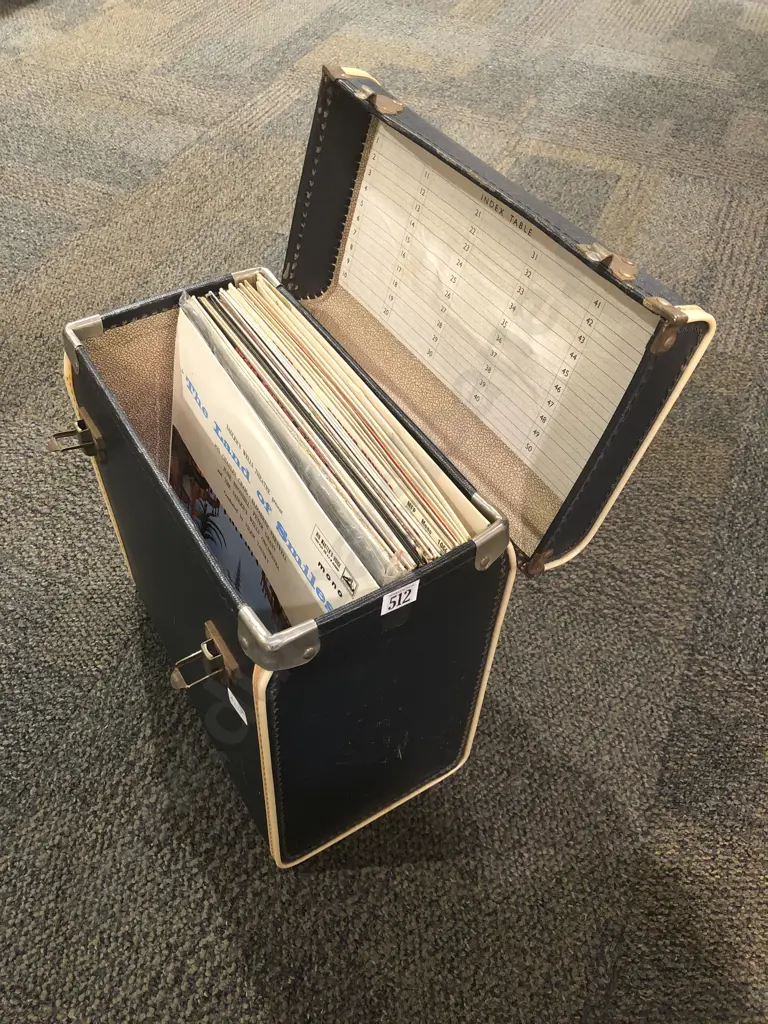 Small Qty of Assorted Vinyl Records Image 1++