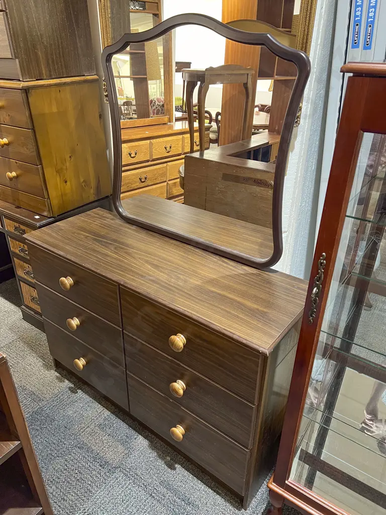 Mirror Back Dressing Chest Image 1++