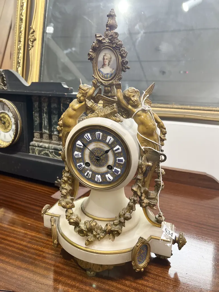 French 19th Century Marble and Ormolu Mantle Clock Image 1++