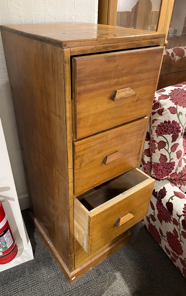 Vintage Four Drawer Filing Cabinet Image 1++