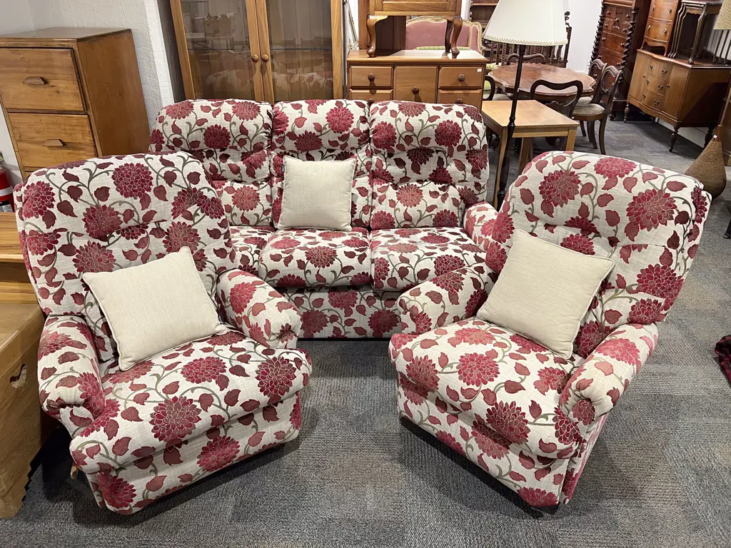 Modern Upholstered Three Piece Lounge Suite Image 1++