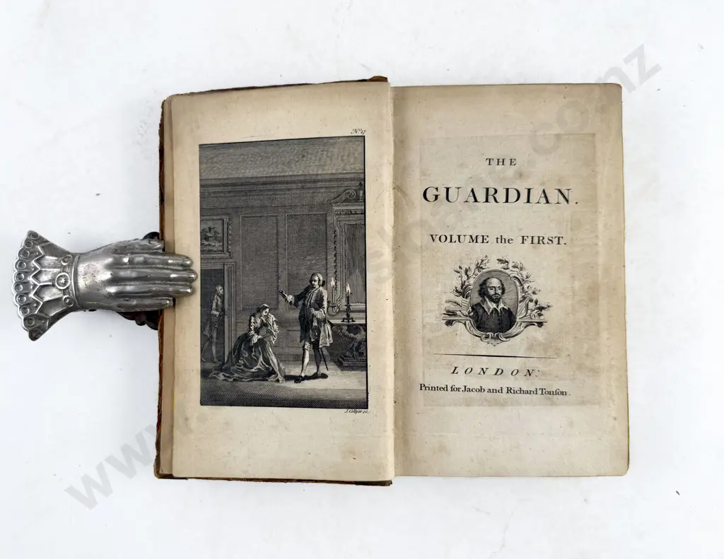 (-) The Guardian (2 Volumes) Image 1++