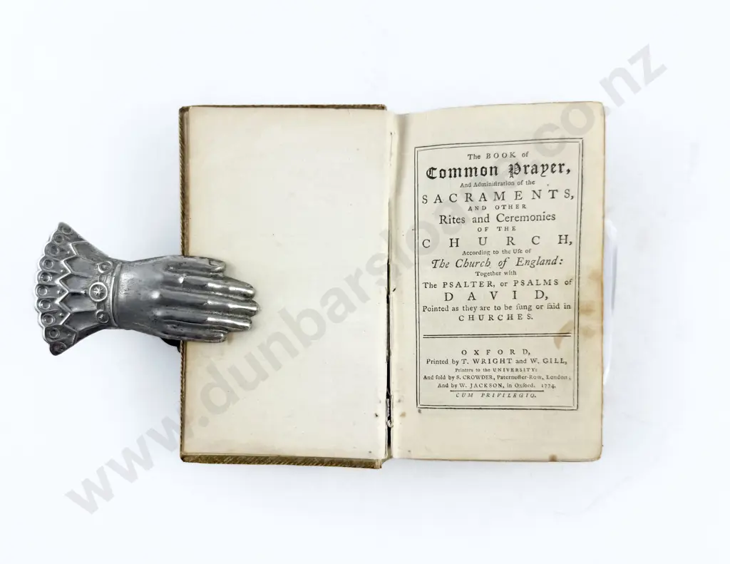 (-) The Book of Common Prayer Image 1++