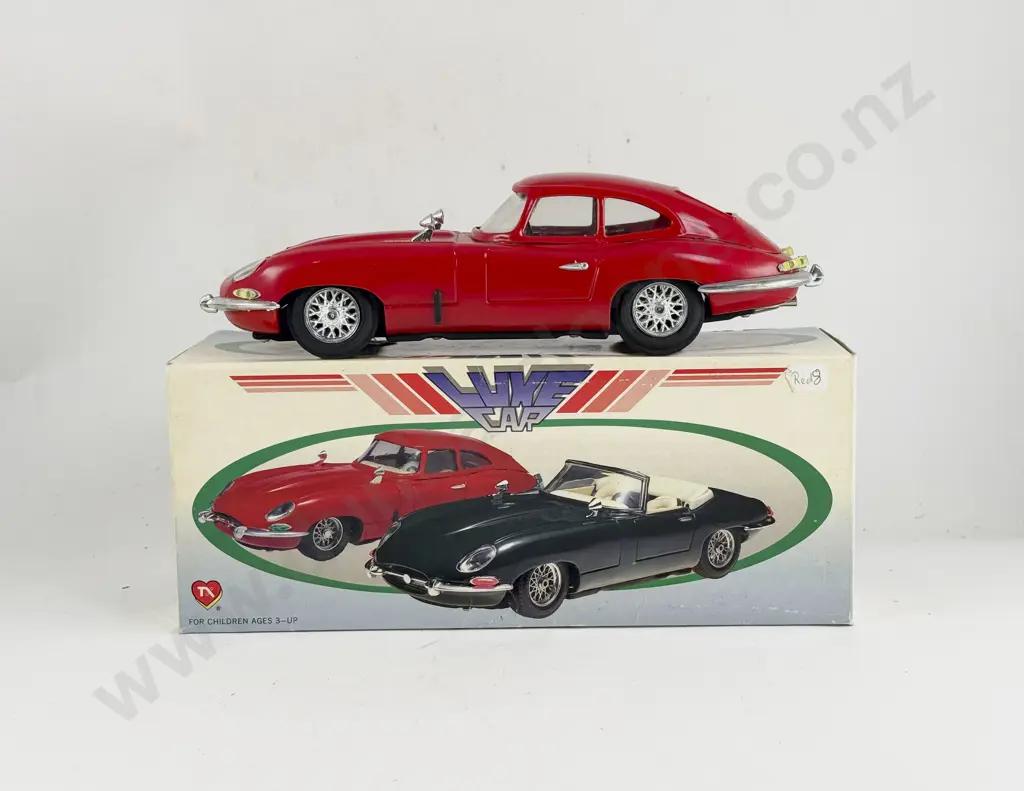 Boxed China MF342 Tinplate Luxe Car Image 1++