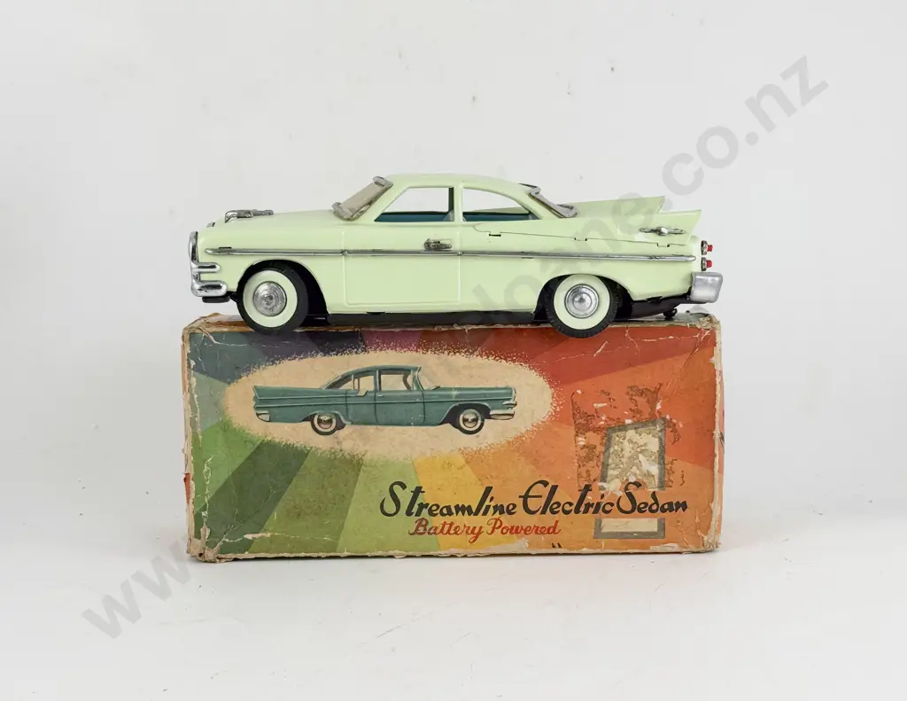 Boxed China MF009 Tinplate Streamline Electric Sedan Image 1++