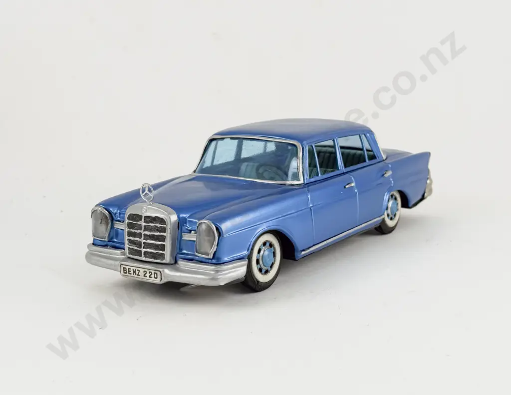 Bandai Made in Japan Tinplate Mercedes Benz 220 Image 1++