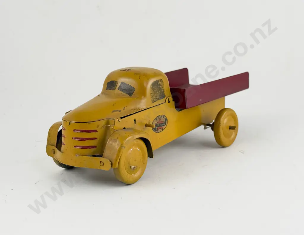 Star Made in NZ Tinplate Tipping Pick-Up Truck Image 1++