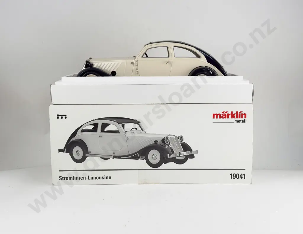 Boxed Marklin 19041 1:18 Scale Stromlinien-Limousine Image 1++