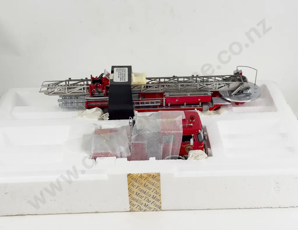 Boxed Franklin Mint 1965 Seagrave Aerial Ladder Truck Image 1++