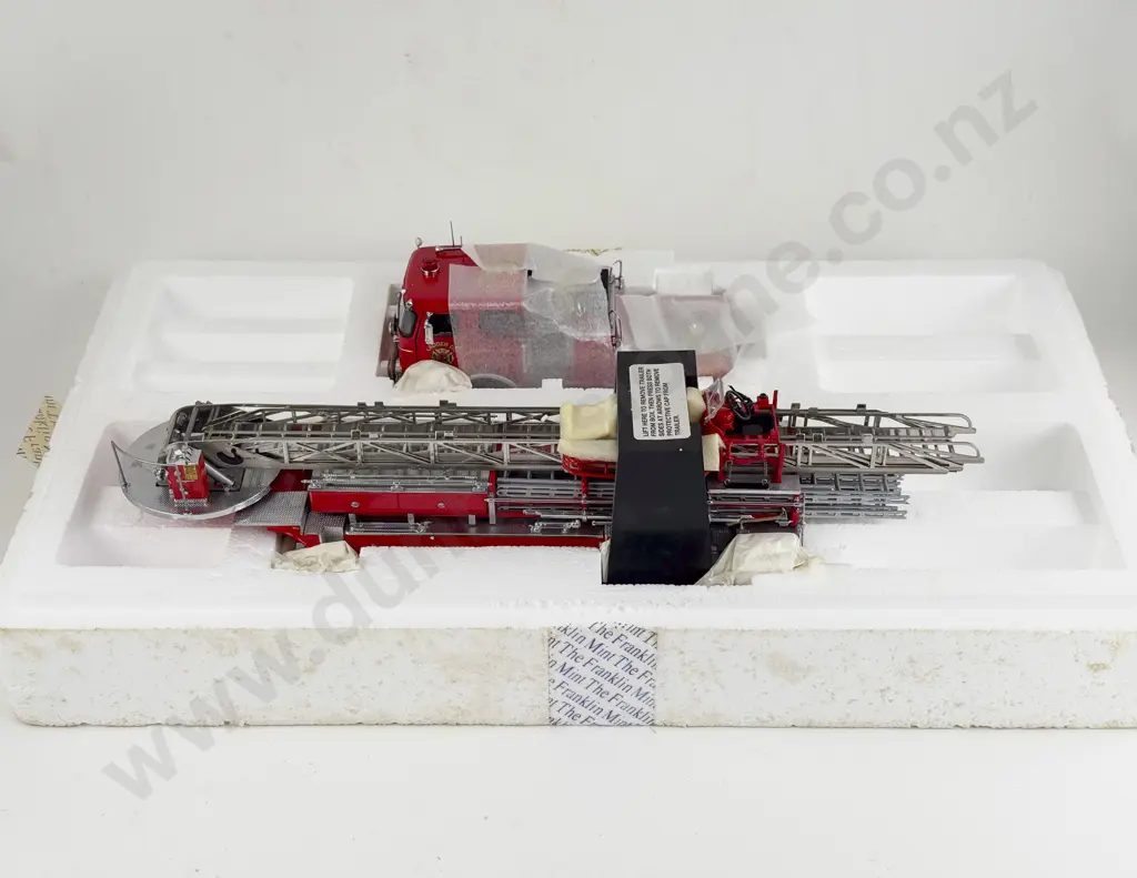 Boxed Franklin Mint 1965 Seagrave Aerial Ladder Truck Image 1++