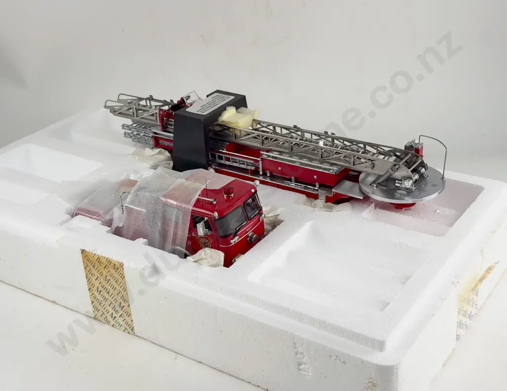 Boxed Franklin Mint 1965 Seagrave Aerial Ladder Truck Image 1++