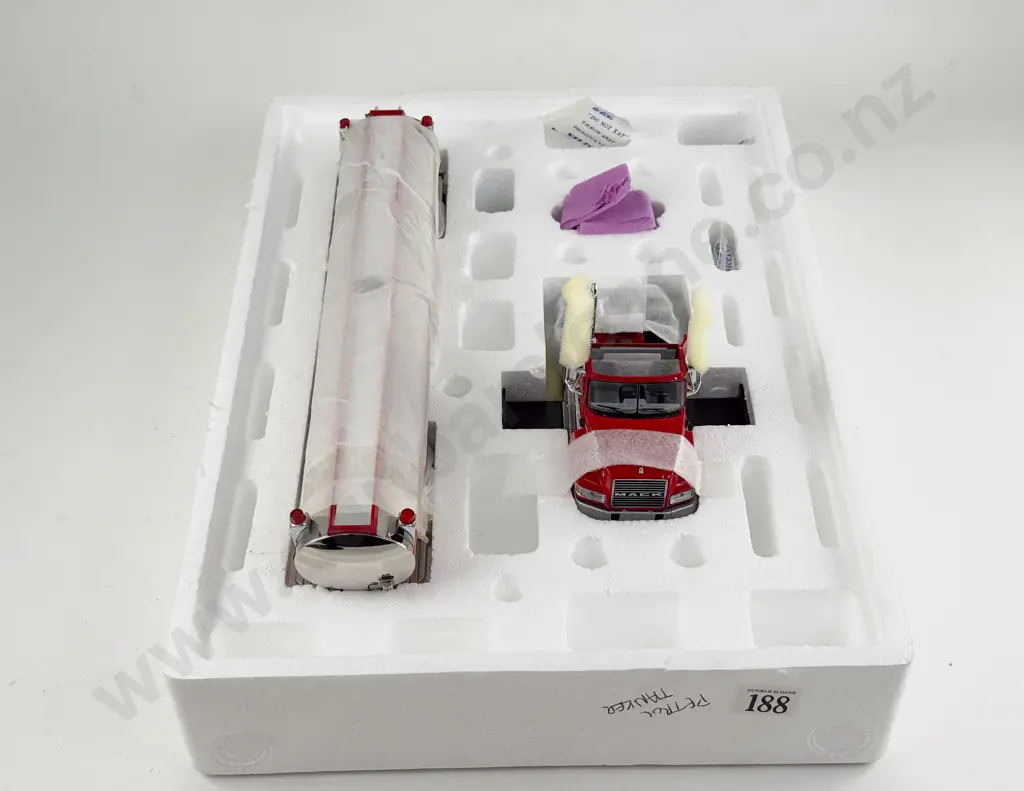 Boxed Franklin Mint FD Mack Hose Co. No.3 Tanker Truck Image 1++
