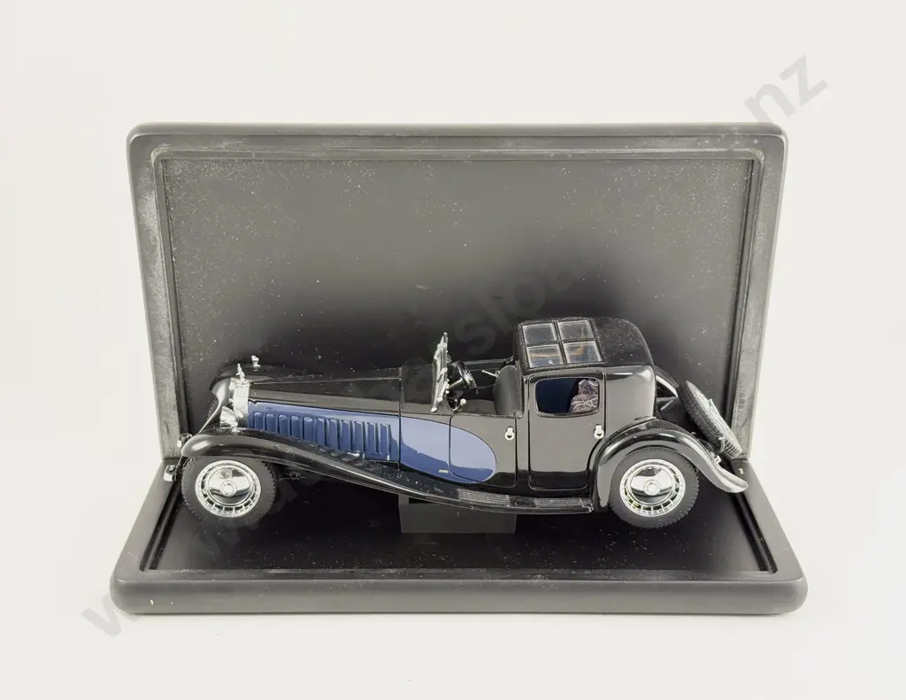 Franklin Mint 1930 Bugatti Royale Coupe Napoleon in display case Image 1++