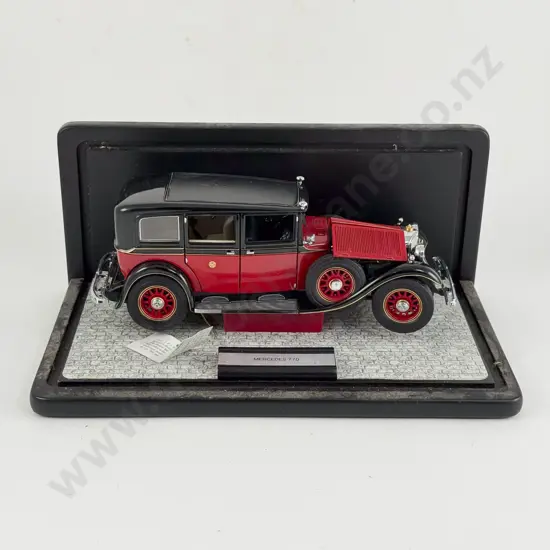 Franklin Mint 1935 Mercedes Benz 770K in display case