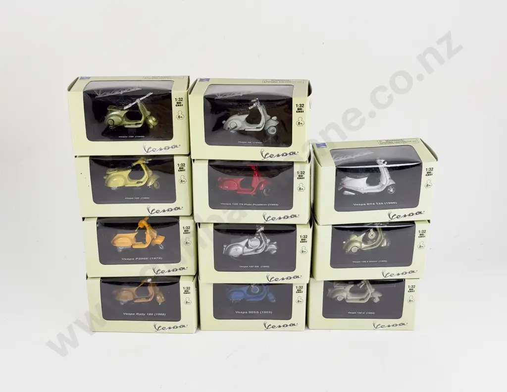 Newray 11 Boxed Vespa Models Image 1++