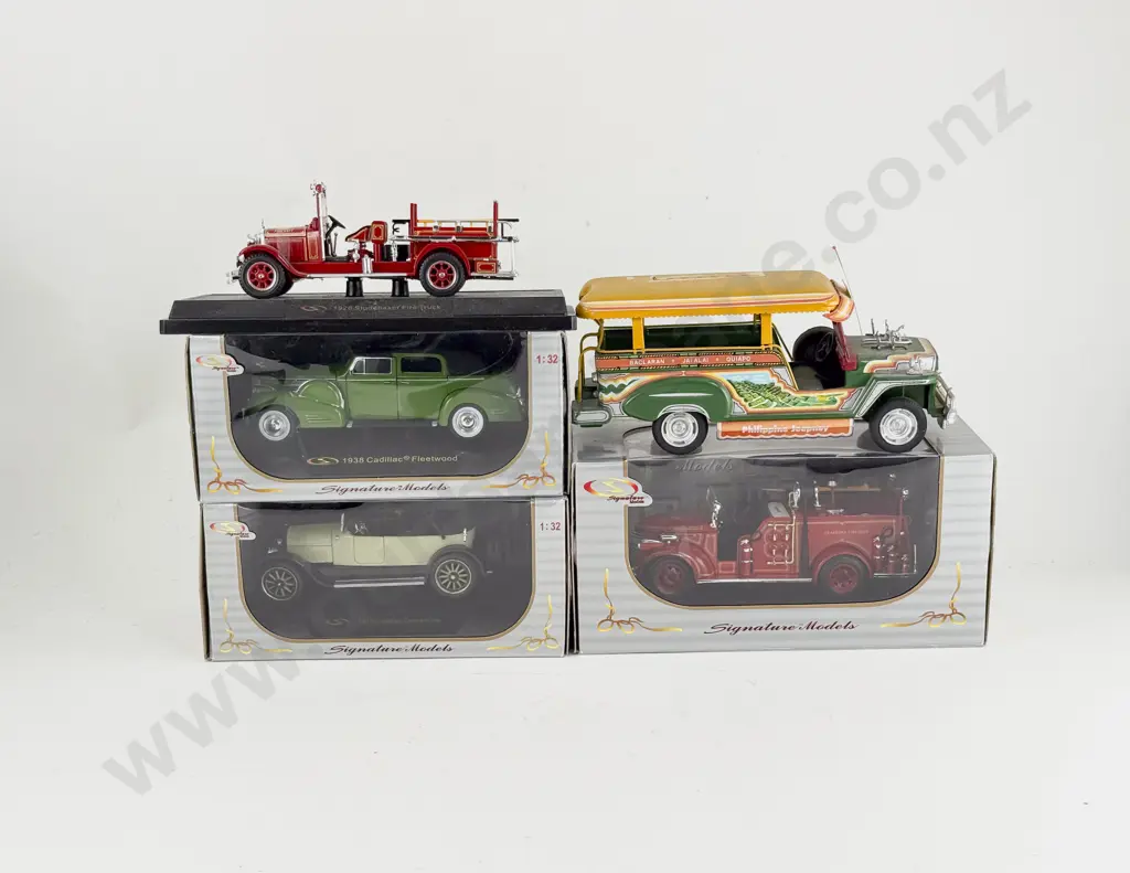 Signature Models Two Fire Engines and Two Vintage Models Image 1++