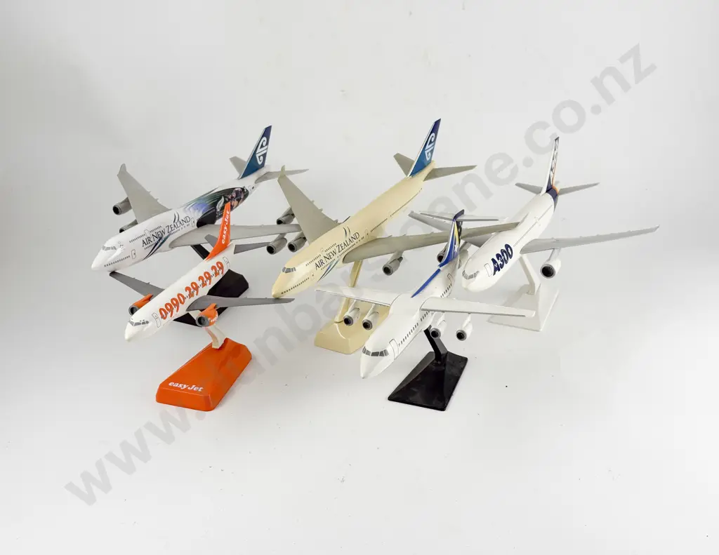 Five Unboxed Aviation Inflight Scale Models Image 1++