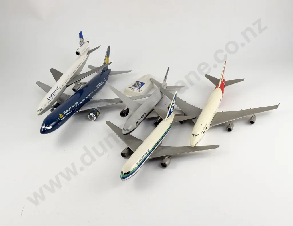 Five Unboxed Aviation Inflight Scale Models with faults Image 1++