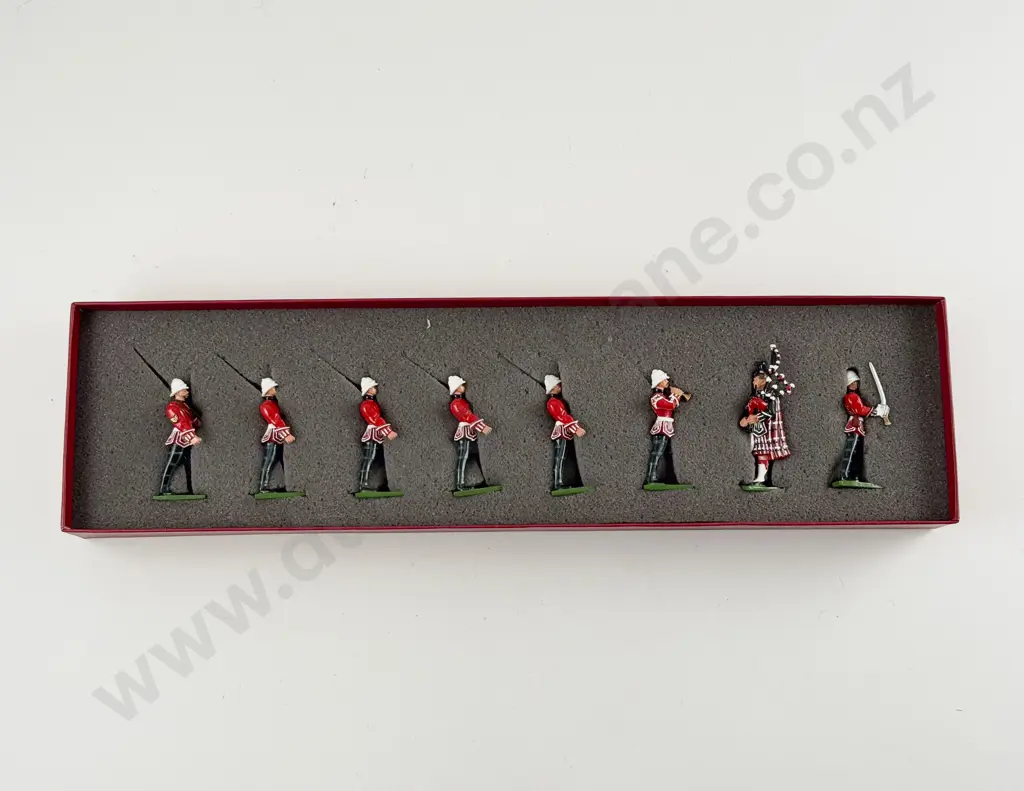 Boxed Britains No126 Royal Scots Marching 8pces Image 1++