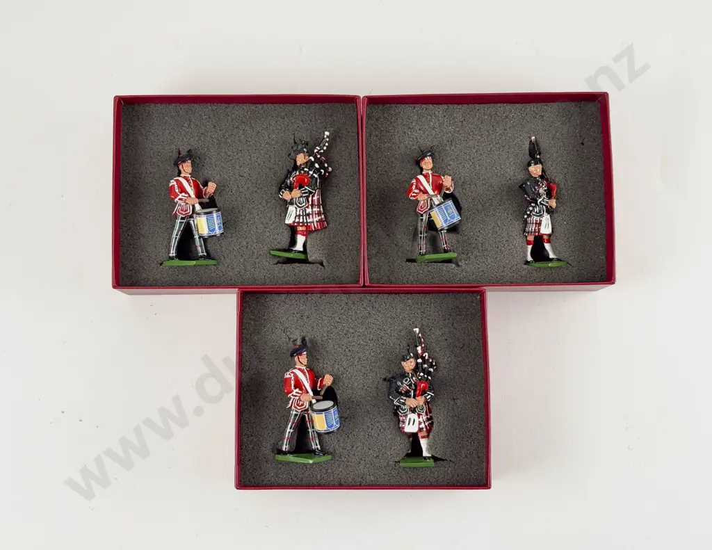 Boxed Britains No129 Pipes and Drums of the Kings Own Scottish Borderers Piper & Side Drummer x3 sets Image 1++
