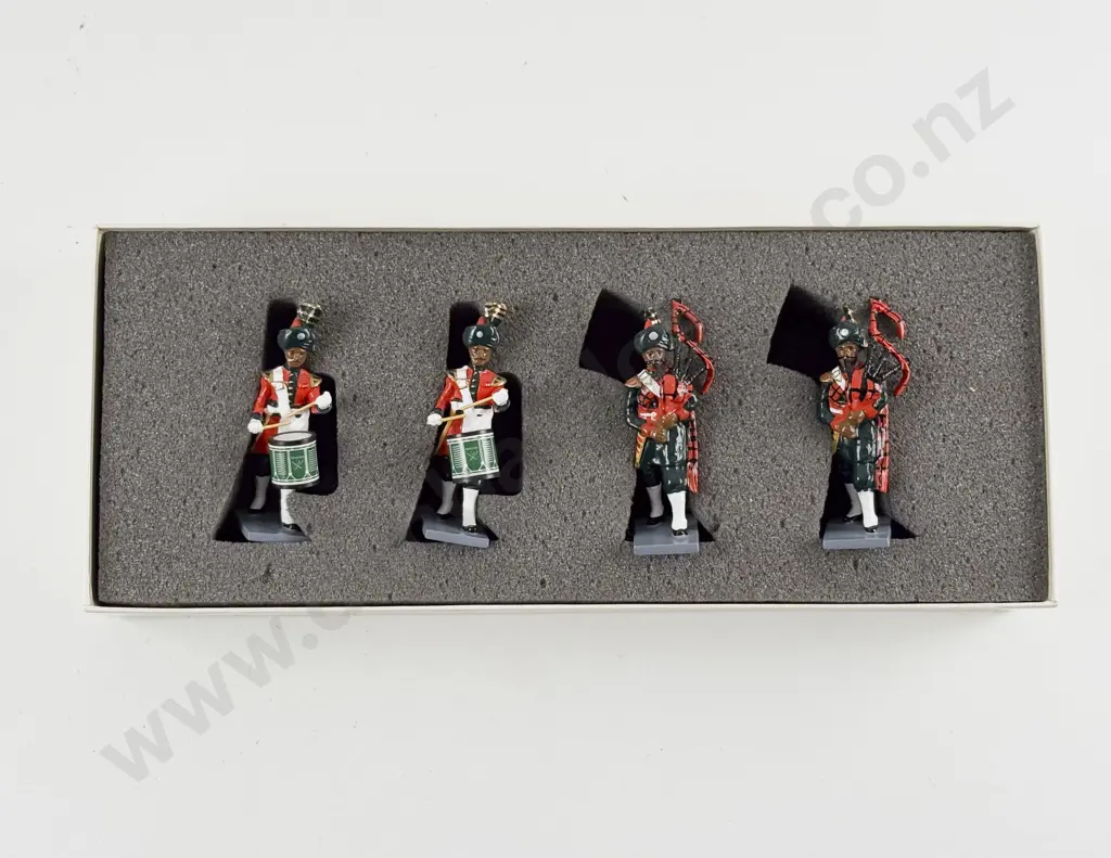 Boxed Britains No40307 The Golden Jubilee Series Pakistan Army Pipes and Drums Set 4 Image 1++