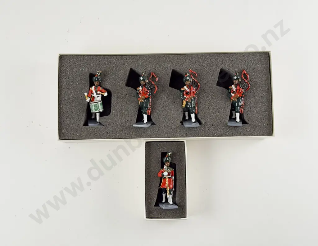 Boxed Britains No40306 The Golden Jubilee Series Pakistan Army Pipes and Drums Set 3 & Drum Major Image 1++
