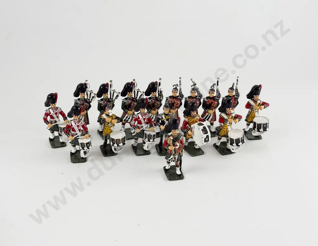 Unboxed Handpainted Gordon Highlanders Pipe Band 17pces Image 1++