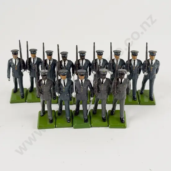 Britains Unboxed US Army Marching 13 Soldiers and Officer