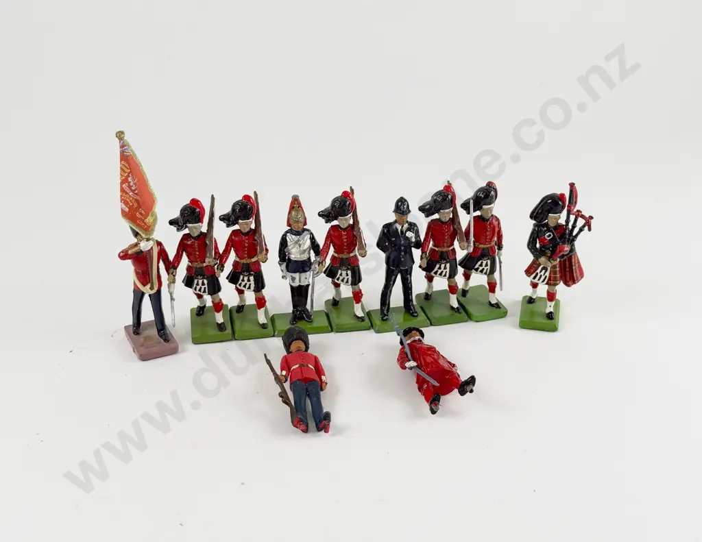 Britains Black Watch Marching 6pce Set with five other figures Image 1++