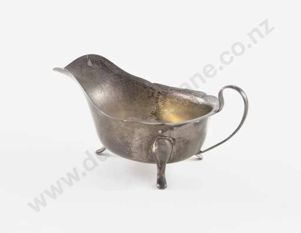 QEII S/S Gravy Boat Image 1++