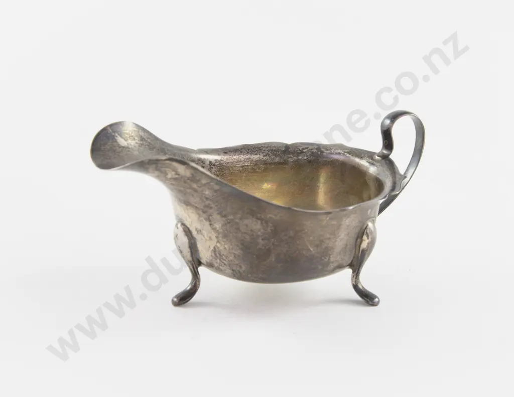 QEII S/S Gravy Boat Image 1++