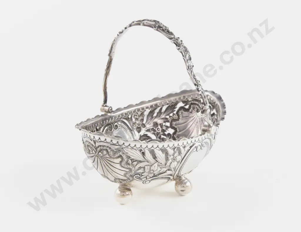 Vict S/S Bon Bon Basket Image 1++