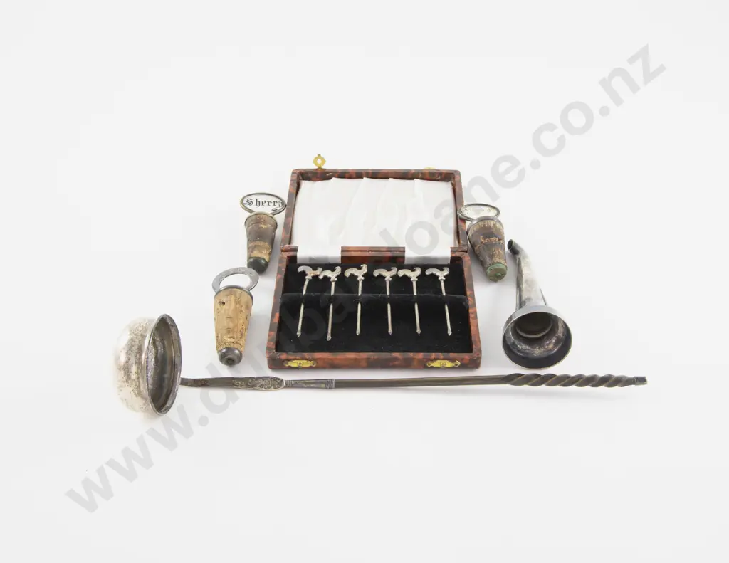 Geo III S/S Punch Ladle Image 1++