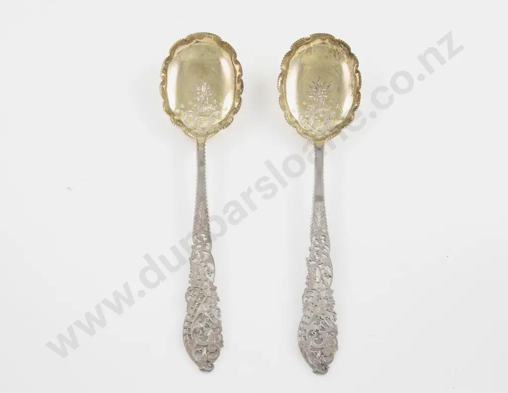 An Attractive Red Morocco Cased Pair Of Geo V S/S Gilt Serving Spoons Image 1++