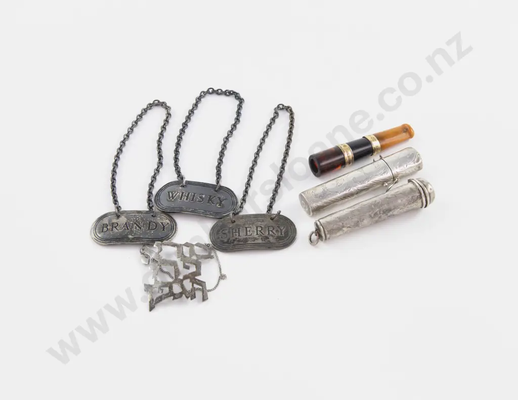 Cheroot Holder Mounted With 2 9ct Gold Bands With S/S Case Image 1++