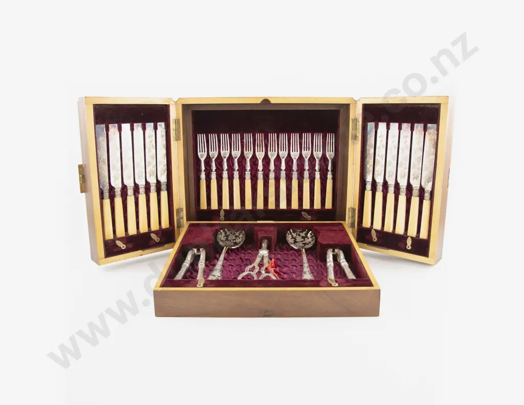 An Attractive Edw Walnut & Inlaid Cased S/P Dessert Set Image 1++