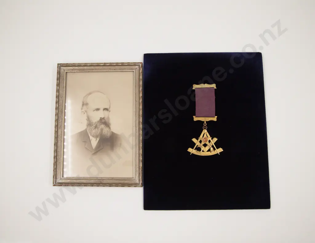 NZ Colonial 15ct Masonic Medal Image 1++