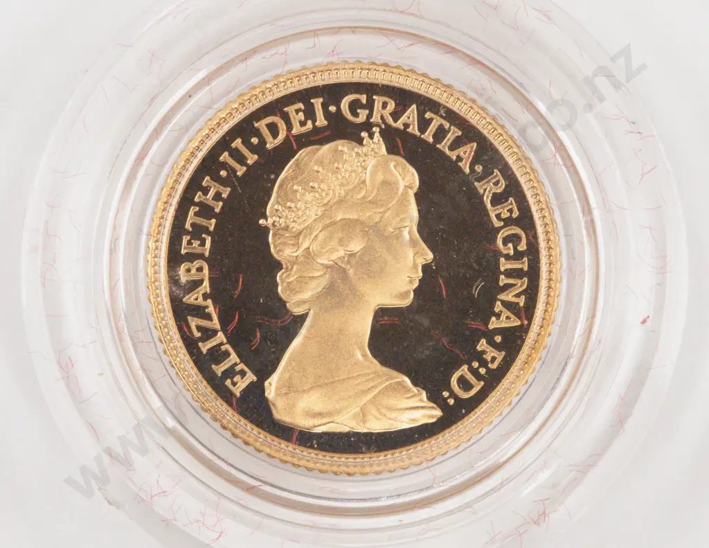 EIIR 1980 Proof Gold Half Sovereign Royal Mint Image 1++