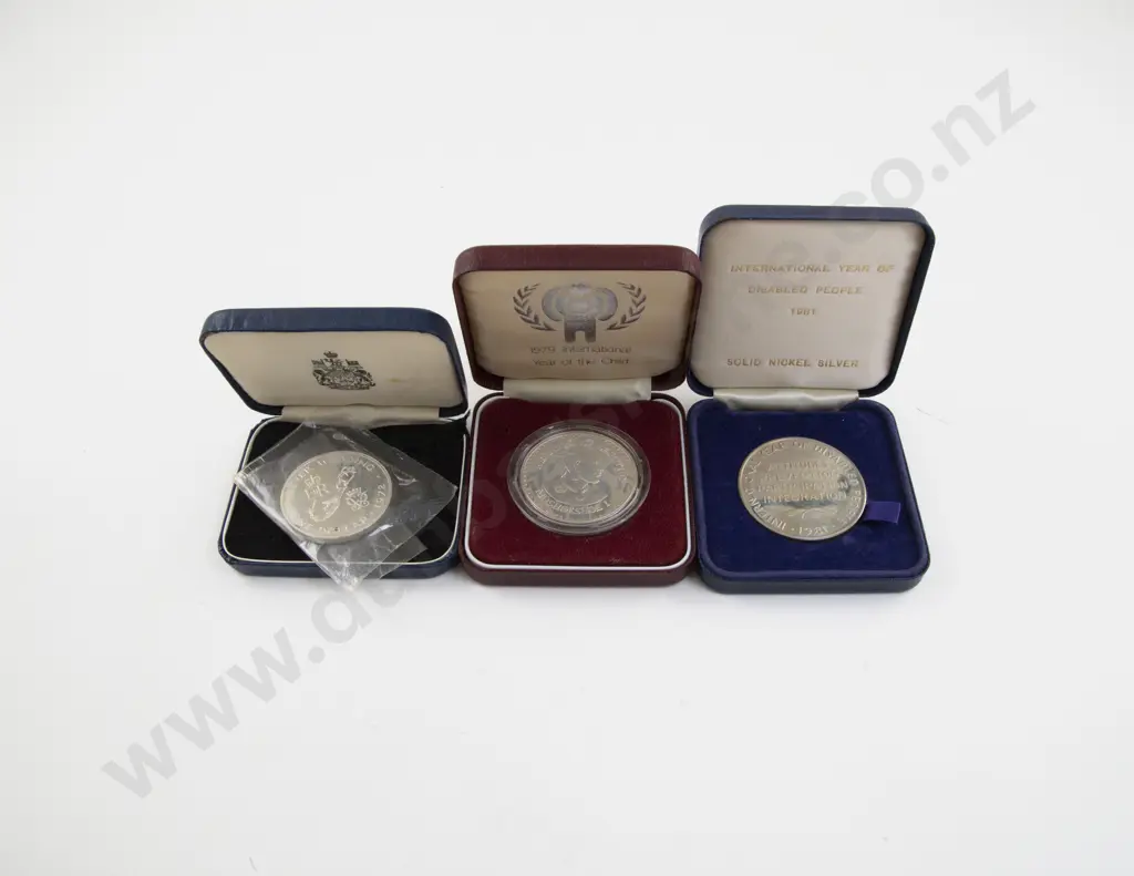 1979 Lesotho International Year of the Child 1oz Silver 15 Maloti Image 1++