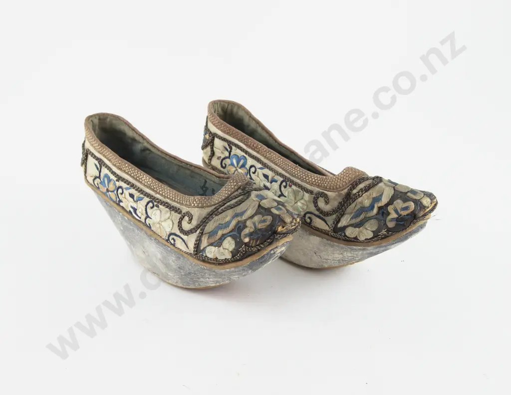 Pair Chinese Qing Dynasty (1644–1912) Late C19th Manchu Silk Embroidered Platform Shoes Image 1++