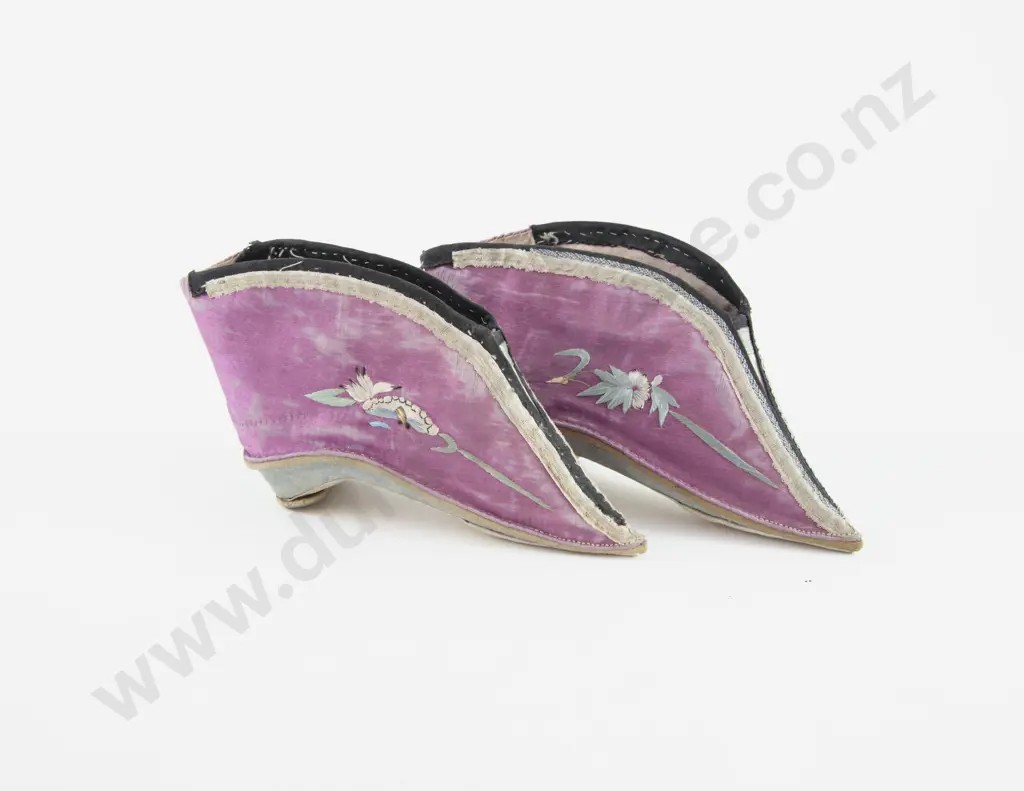 Pair Qing Dynasty (1644–1912) Late C19th Silk Embroidered Lotus Shoes Image 1++