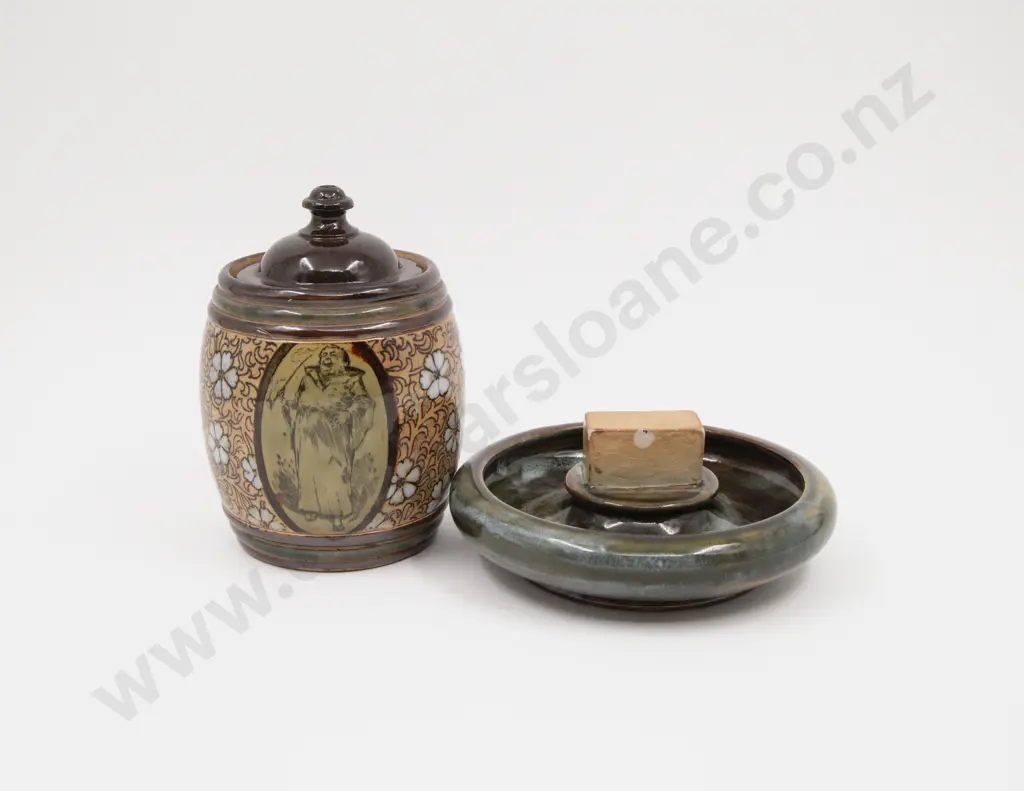 Doulton Lambeth Stoneware Tobacco Barrel and Pipes Ashtray Image 1++