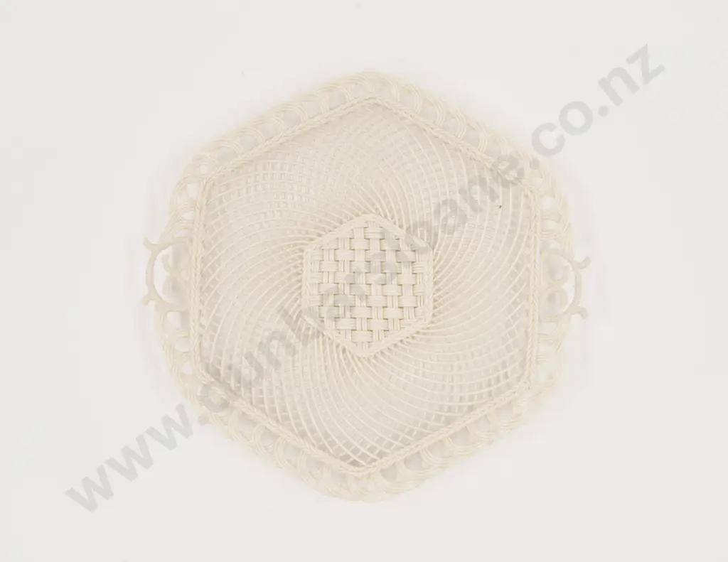 Belleek (Ireland) Basket Weave Cabinet Plate Image 1++