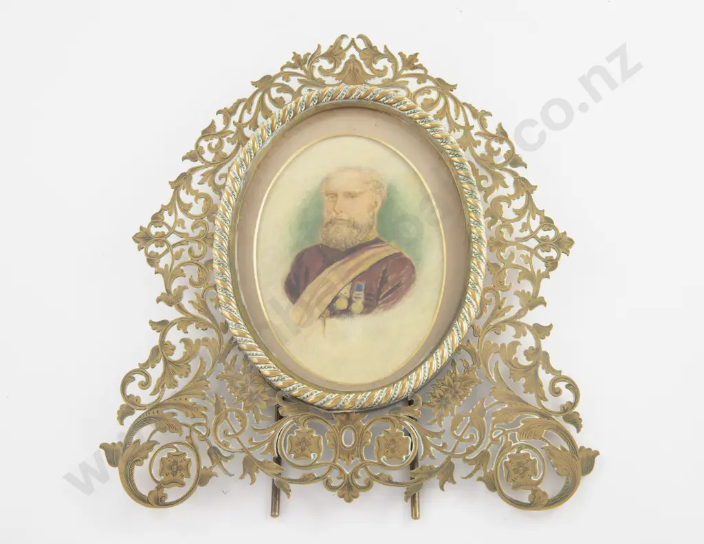 Late Vict Ornate Brass Photo Frame Image 1++