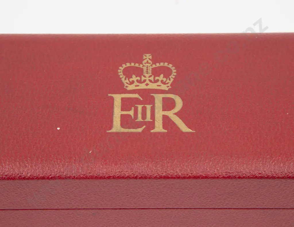 EIIR Knighthood Investiture Scroll Box Image 1++